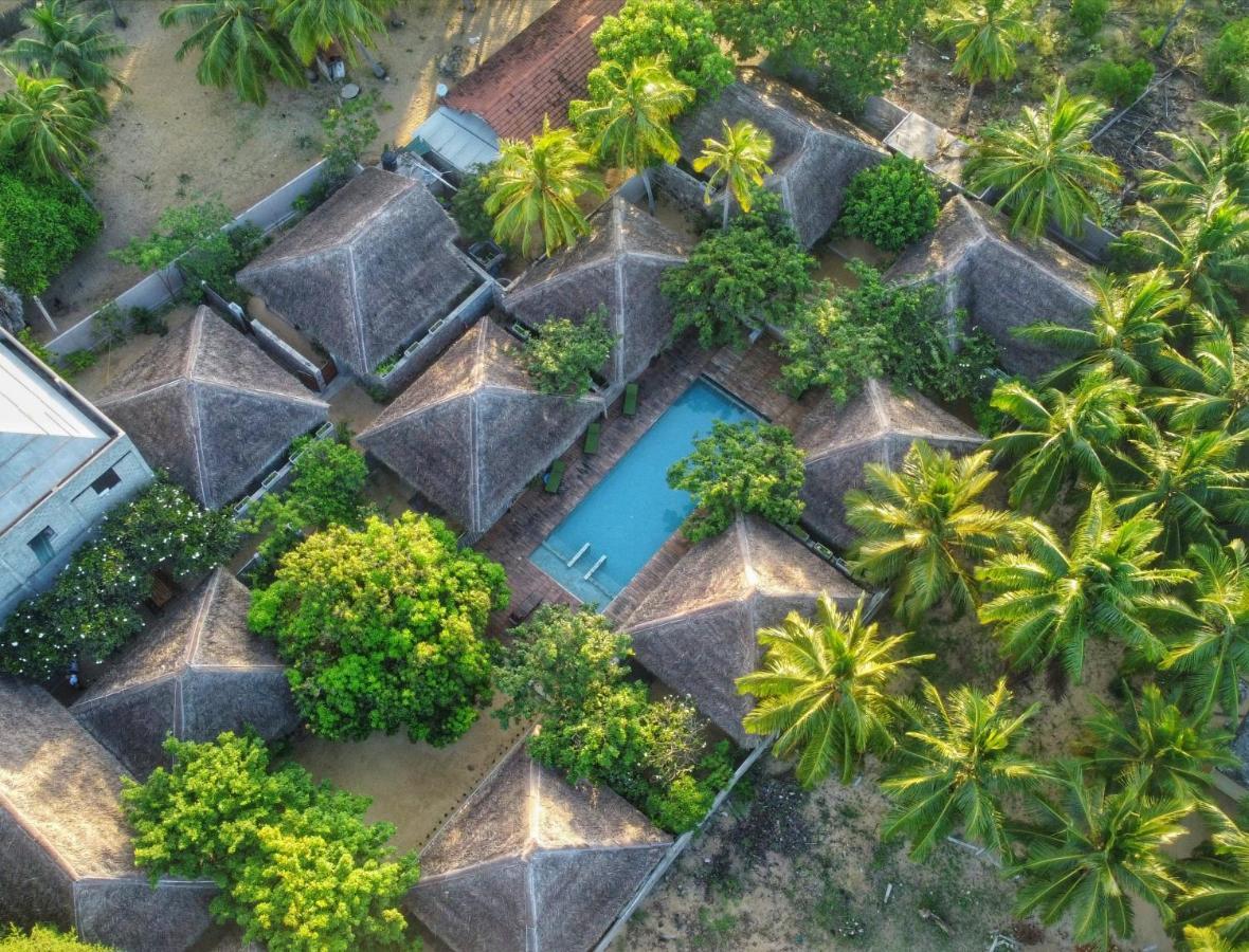 หิรุ รีสอร์ต แอนด์ ไคท์ เซิร์ฟฟิ่ง Hotel คัลพิทิยา ภายนอก รูปภาพ