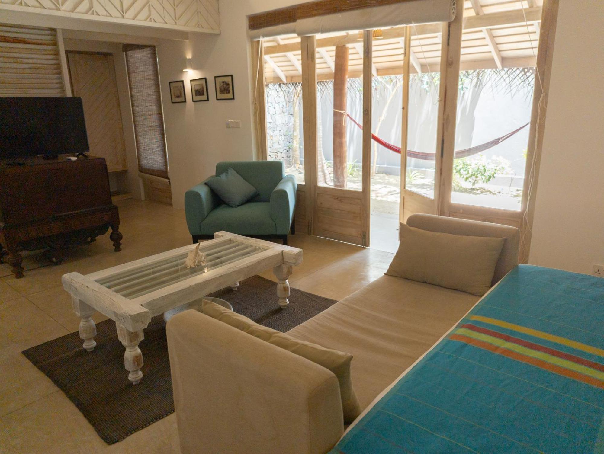 หิรุ รีสอร์ต แอนด์ ไคท์ เซิร์ฟฟิ่ง Hotel คัลพิทิยา ภายนอก รูปภาพ